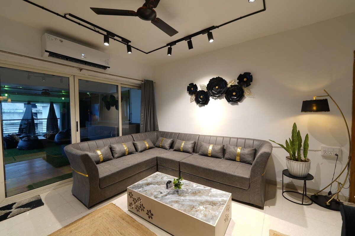 Skyline Suite Private Pool on 17th Floor Indore