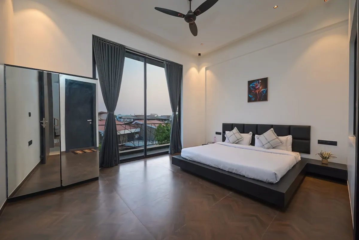 RE Treat 6BHK Luxury Pool Villa Lonavala