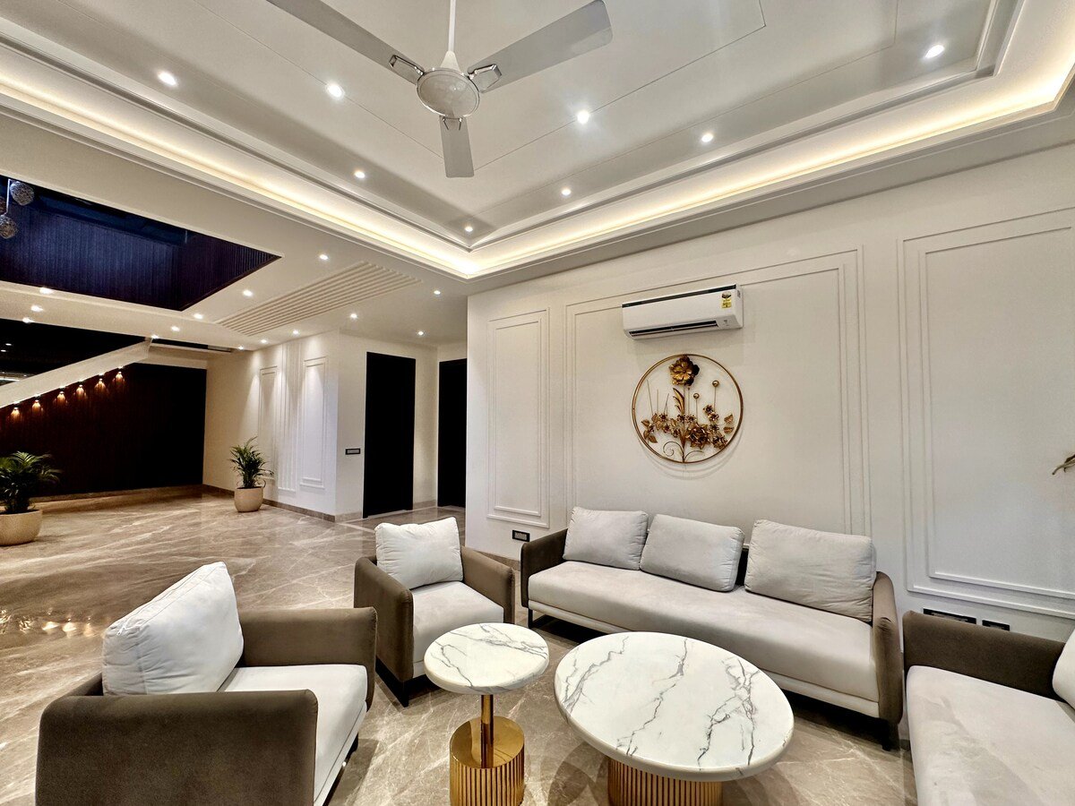 Luxmontage farm Delhi