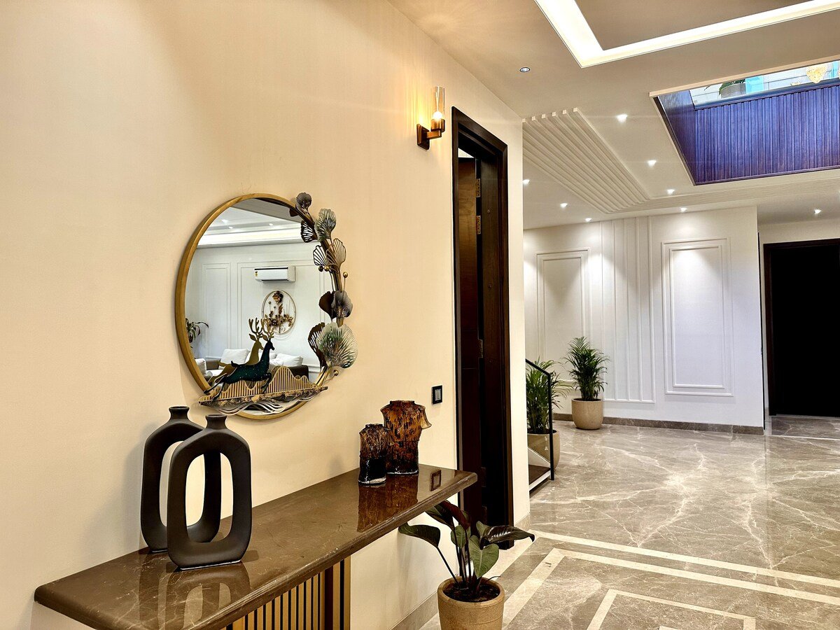 Luxmontage farm Delhi