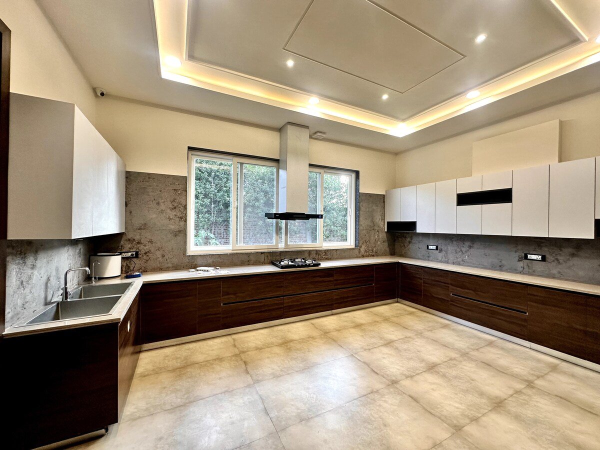 Luxmontage farm Delhi