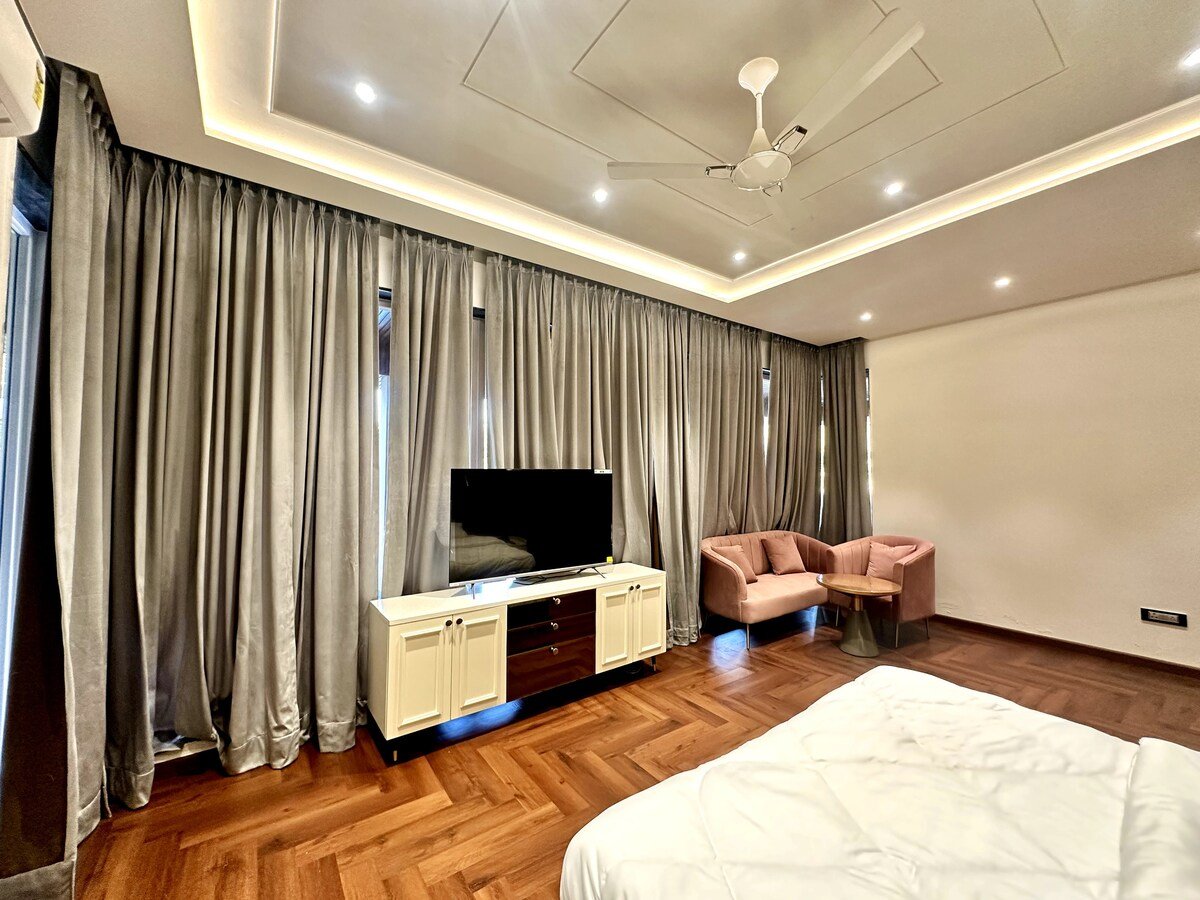 Luxmontage farm Delhi