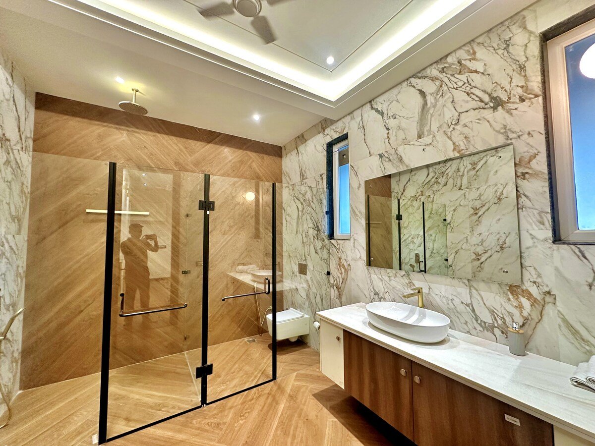 Luxmontage farm Delhi