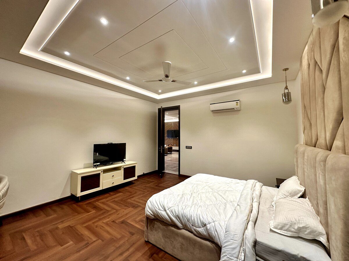 Luxmontage farm Delhi