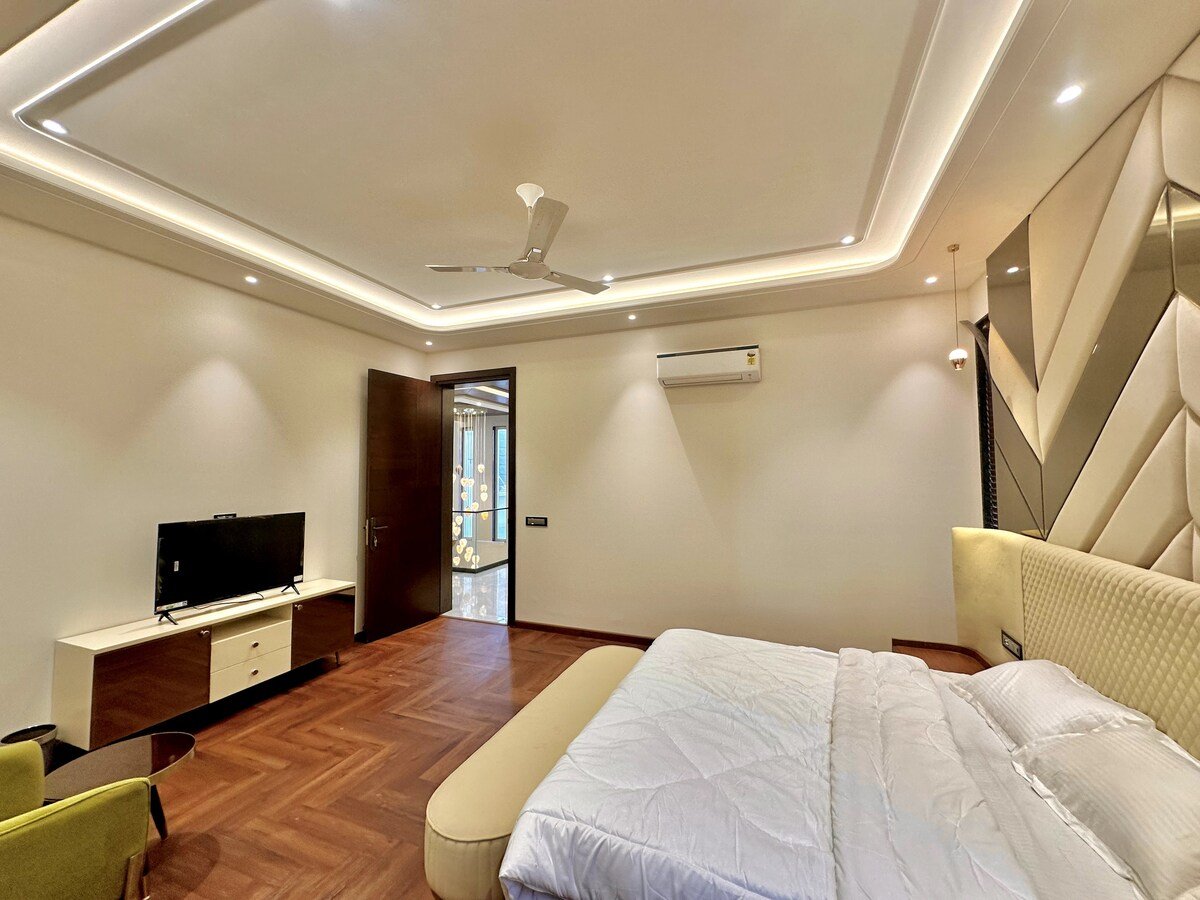 Luxmontage farm Delhi