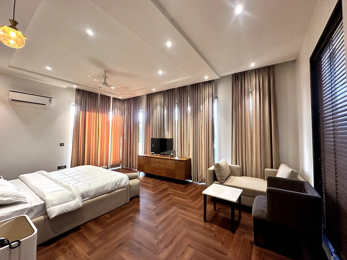 Luxmontage farm Delhi
