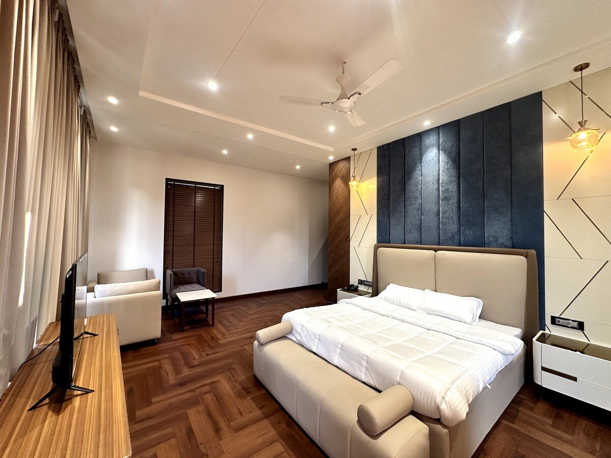 Luxmontage farm Delhi