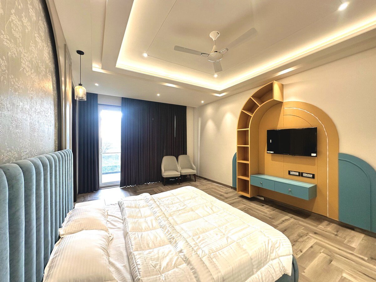 Luxmontage farm Delhi