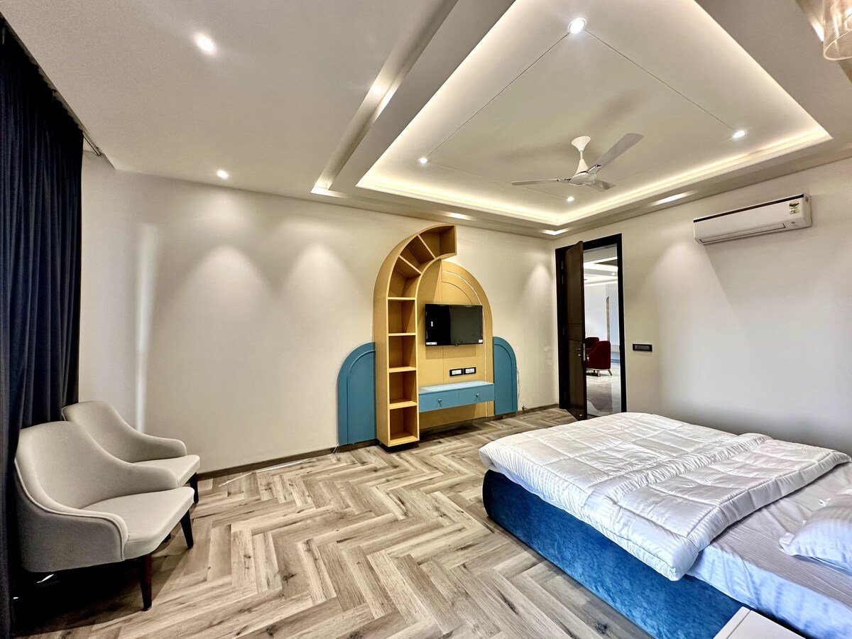 Luxmontage farm Delhi