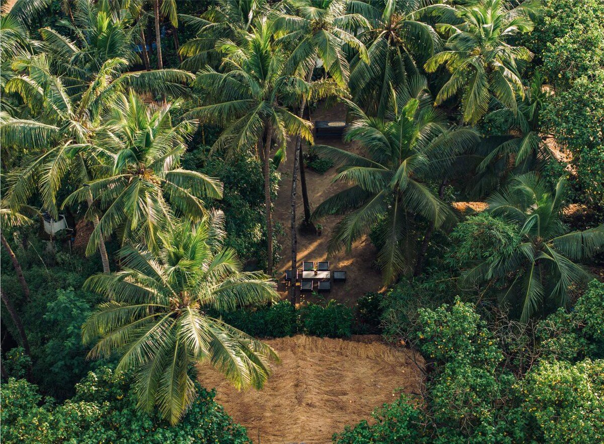 Tropical private estate by the sea