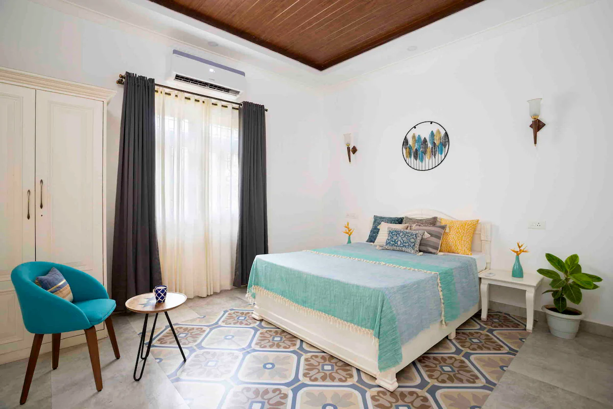 Sleek White 8BDR Villa Near Baga Beach