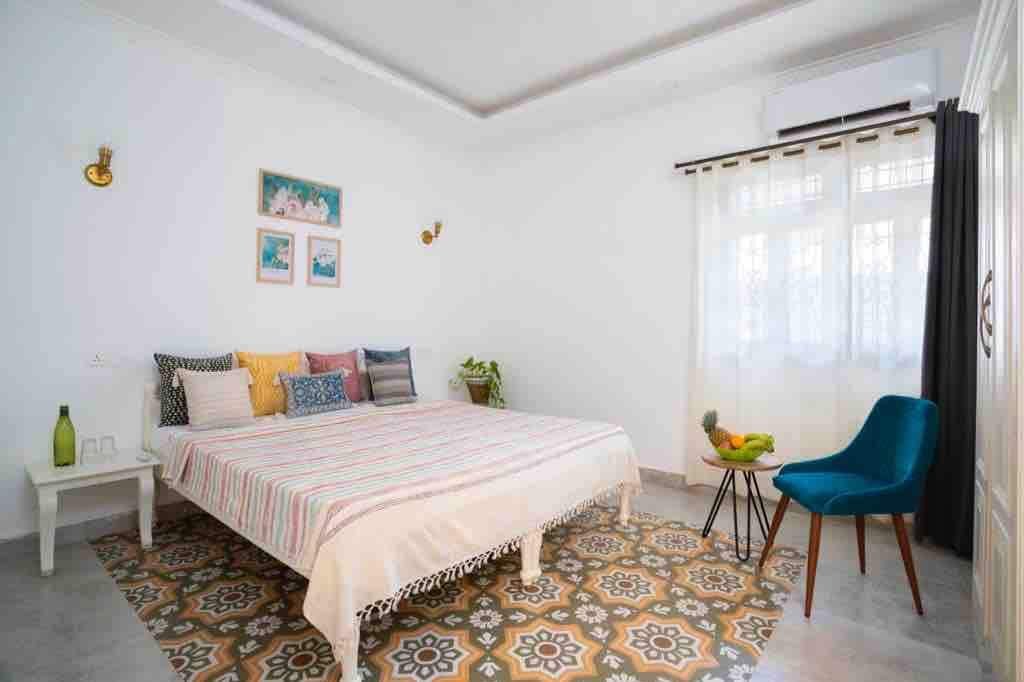 Sleek White 8BDR Villa Near Baga Beach