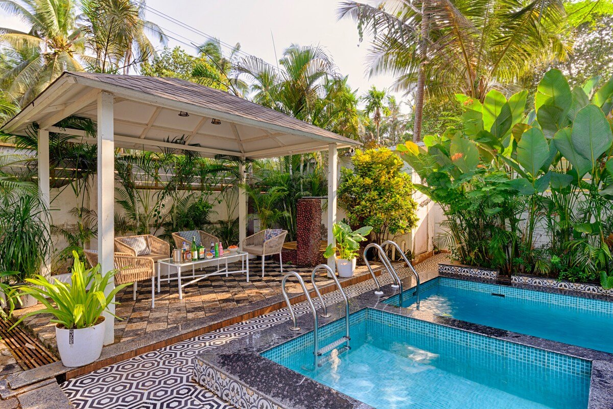 Sleek White 8BDR Villa Near Baga Beach