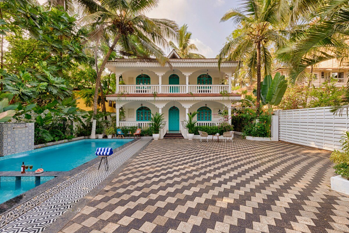 Sleek White 8BDR Villa Near Baga Beach