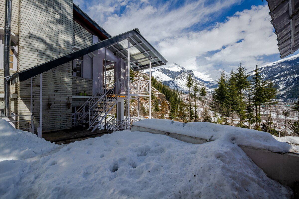 7DBR House in the Mid of Nature