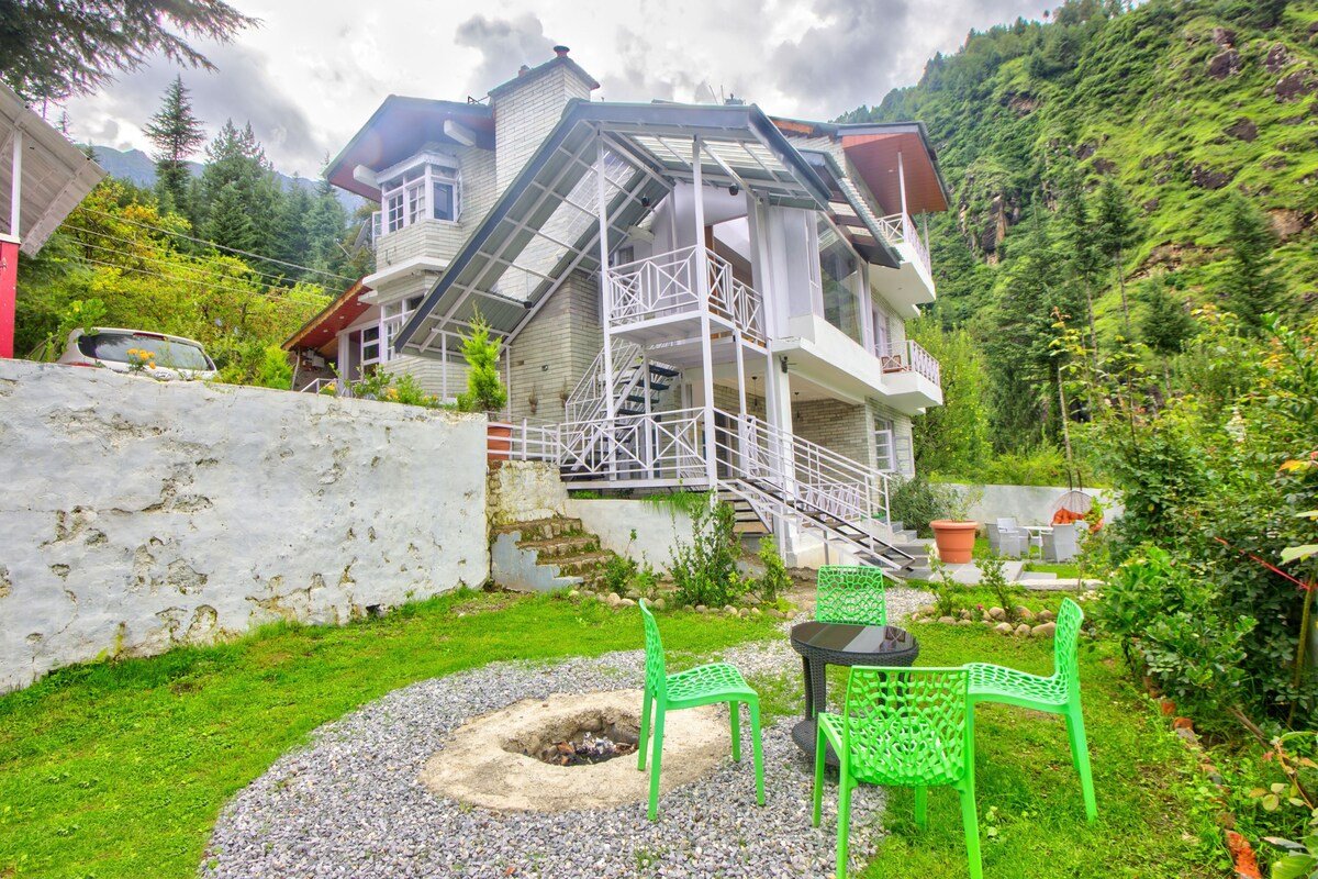 7DBR House in the Mid of Nature