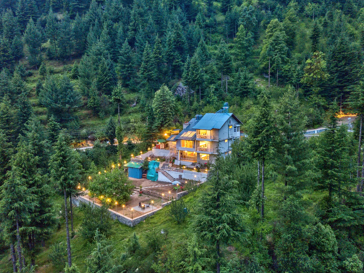 7DBR House in the Mid of Nature