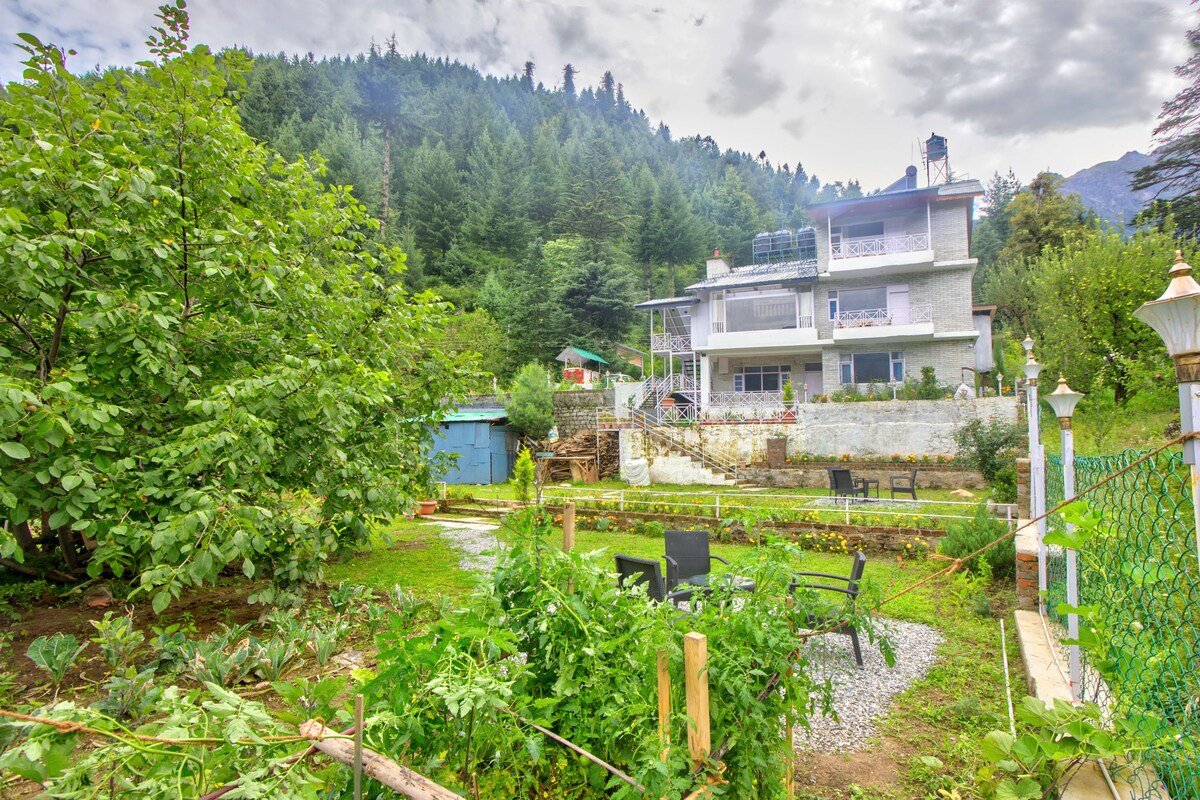 7DBR House in the Mid of Nature