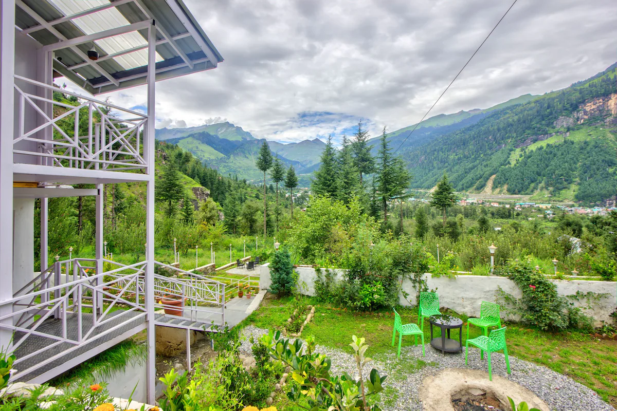 7DBR House in the Mid of Nature