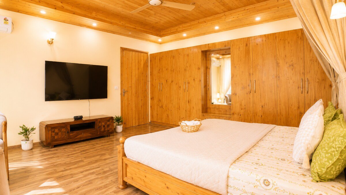 Navyra Manali