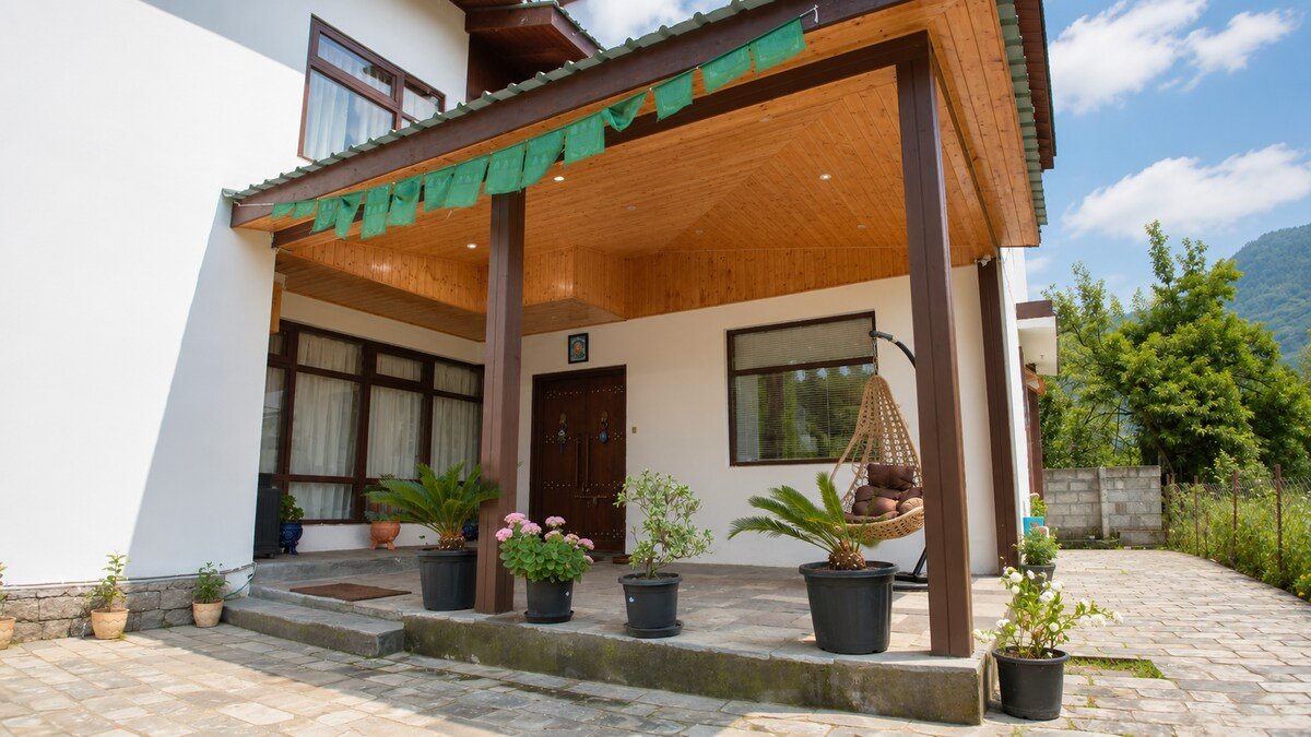 Navyra Manali
