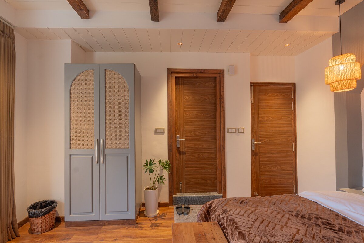 Pehlinga Riverfront 8 Room Luxury Villa
