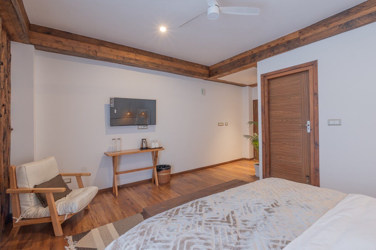 Pehlinga Riverfront 8 Room Luxury Villa