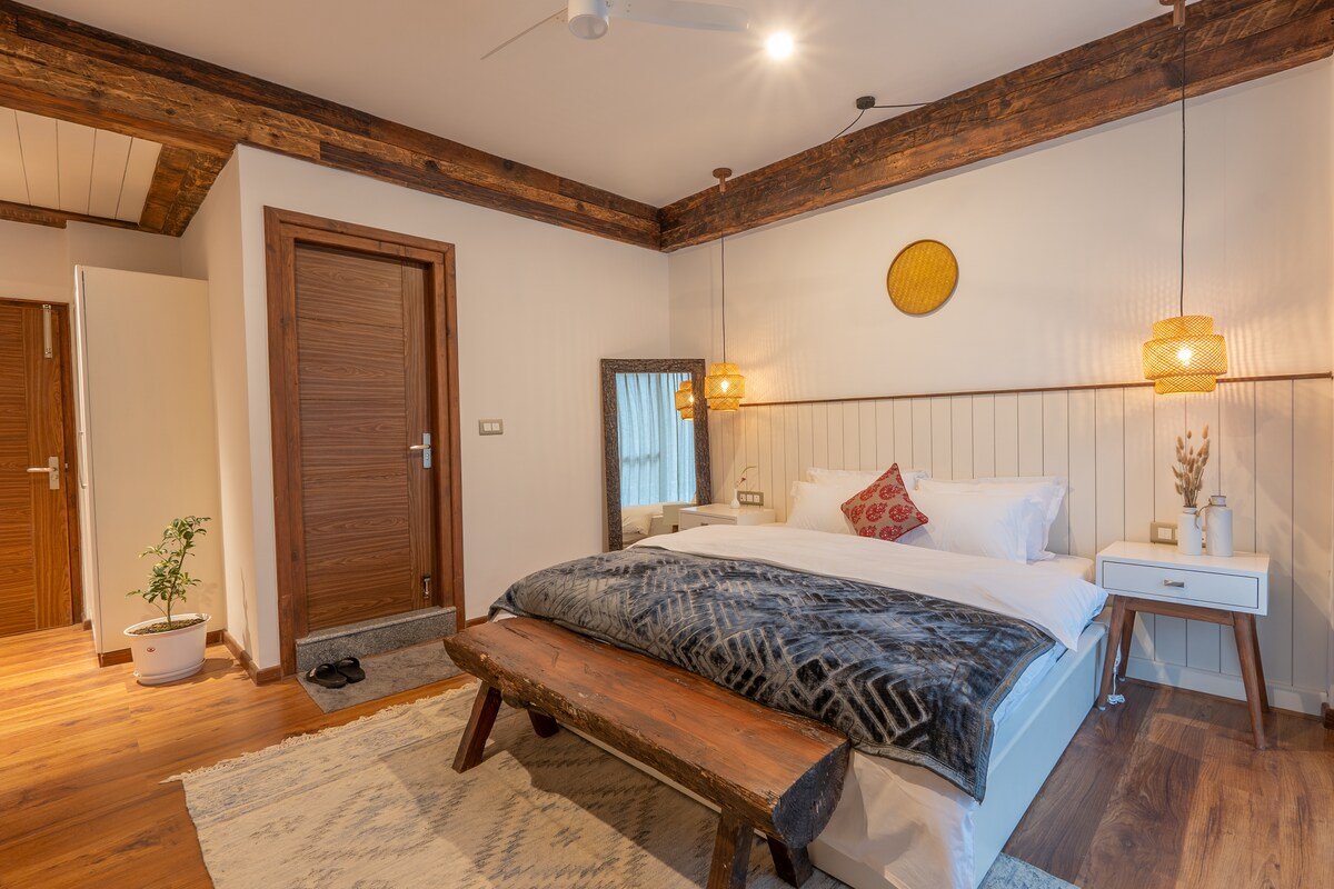 Pehlinga Riverfront 8 Room Luxury Villa