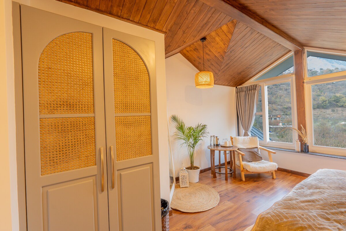 Pehlinga Riverfront 8 Room Luxury Villa