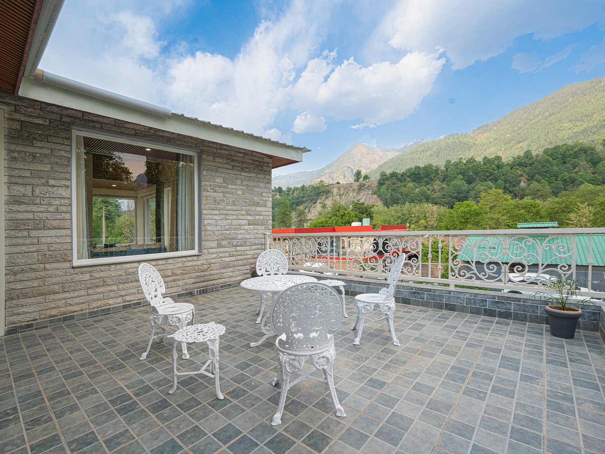 Plush Riverfront Villa Manali