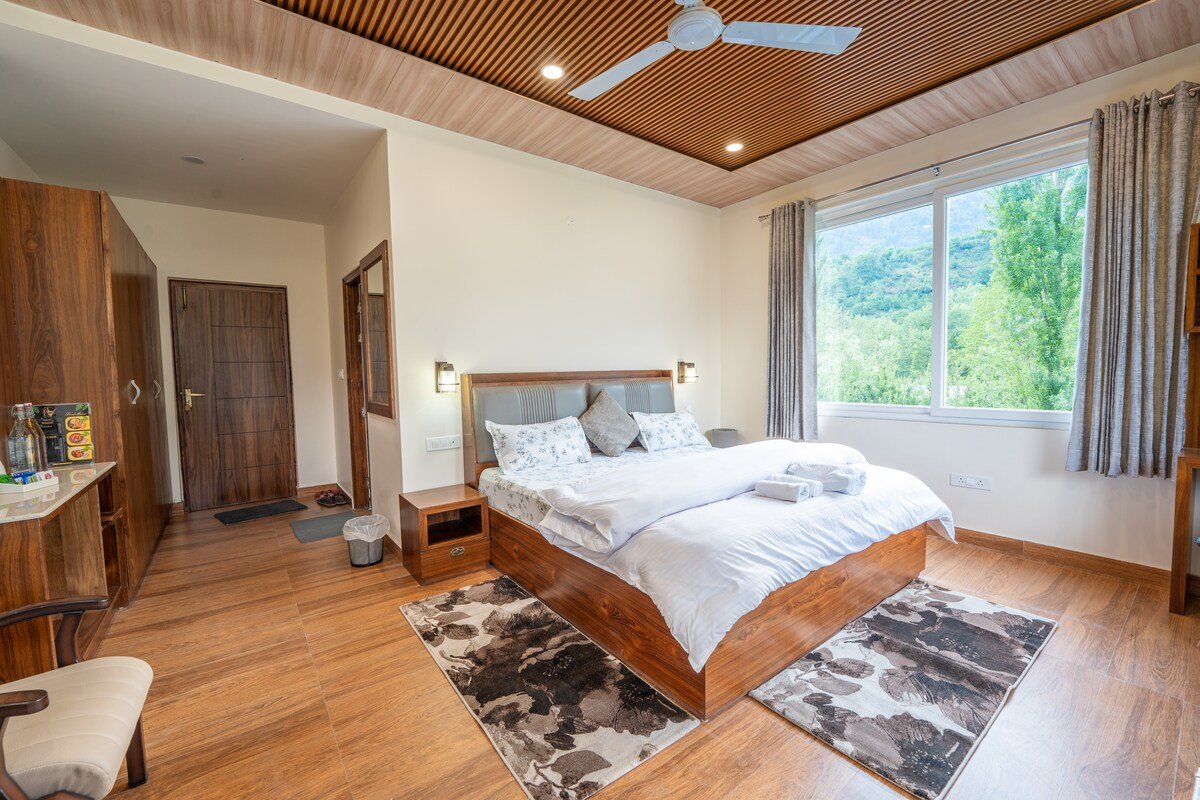 Plush Riverfront Villa Manali