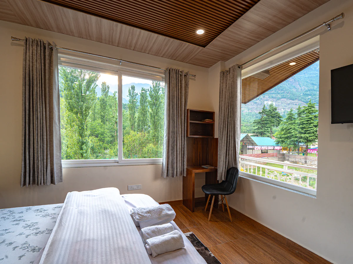 Plush Riverfront Villa Manali