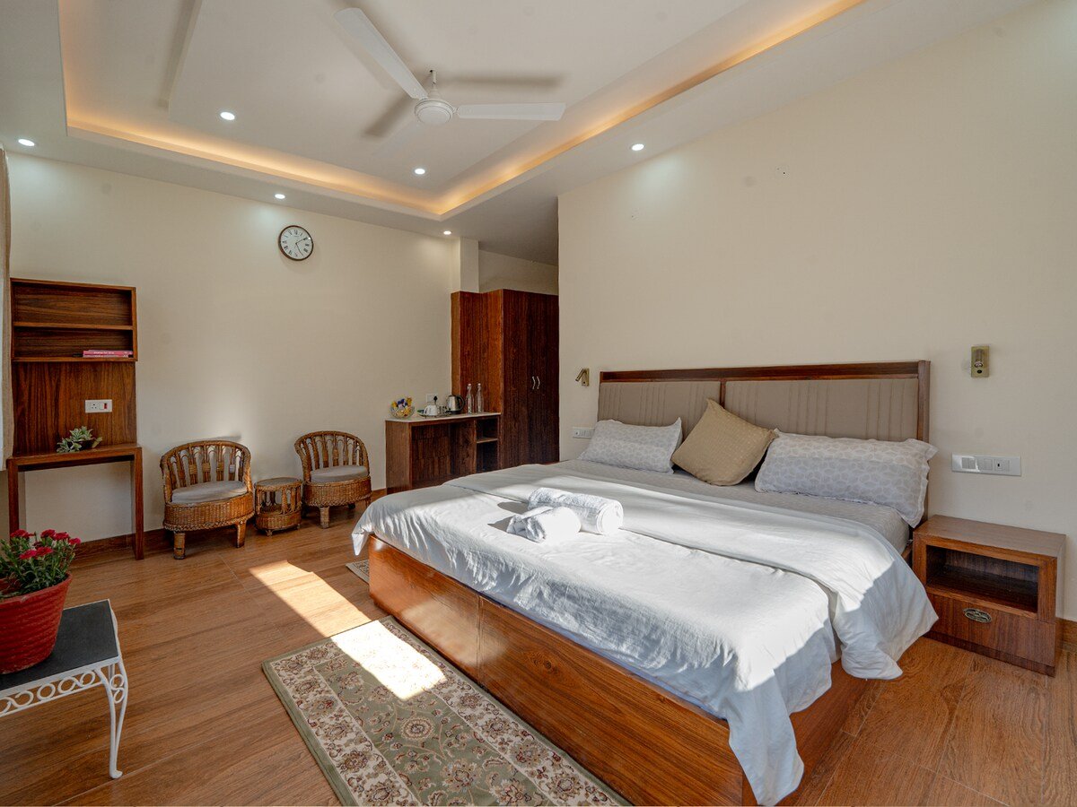 Plush Riverfront Villa Manali