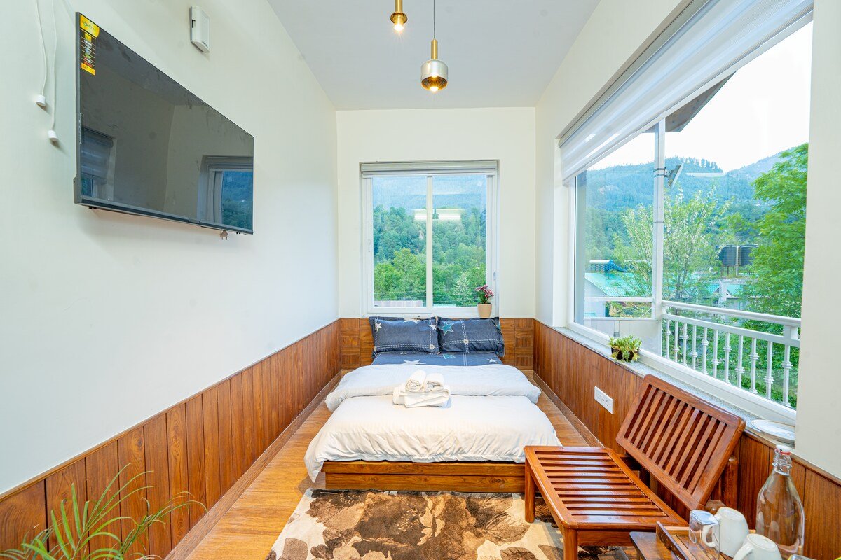 Plush Riverfront Villa Manali