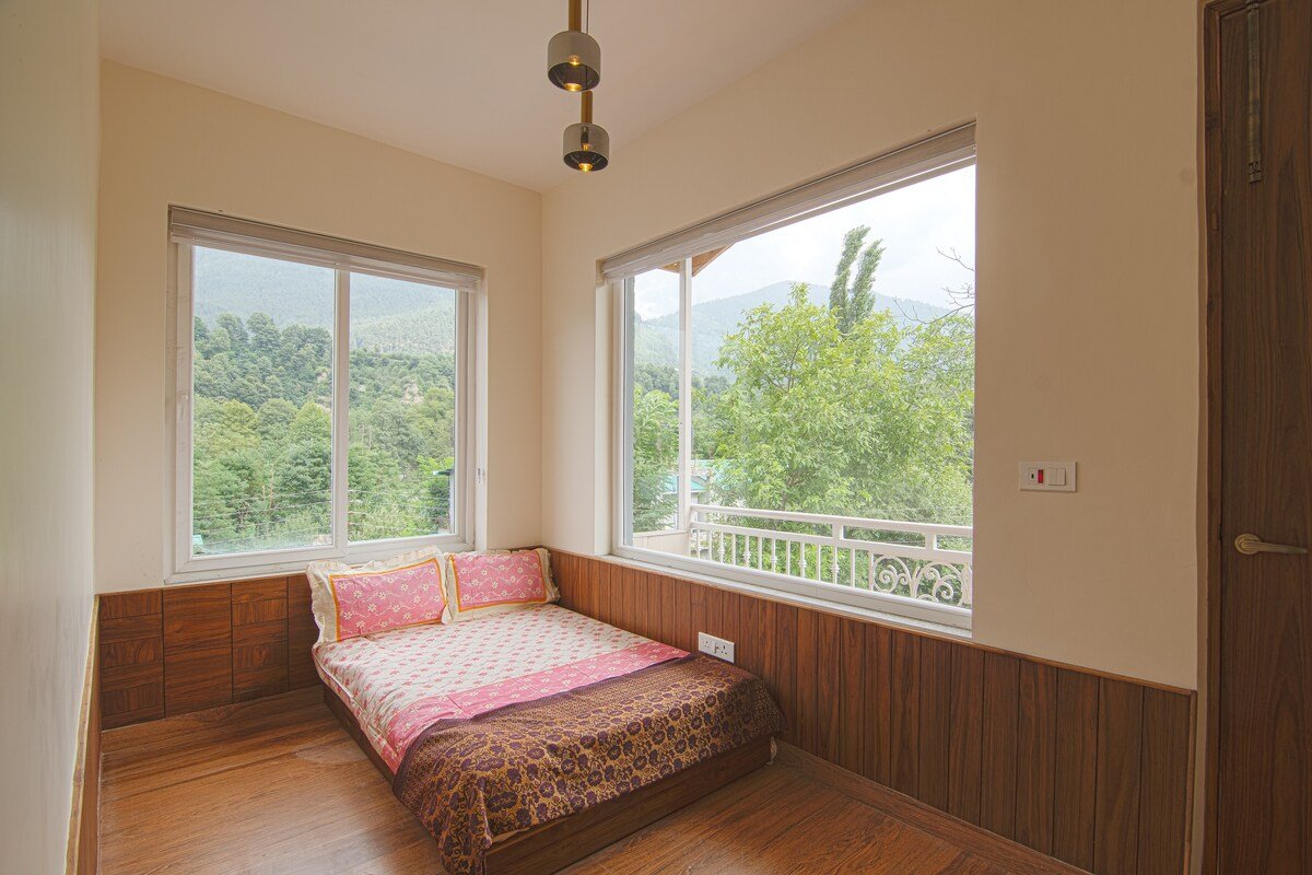 Plush Riverfront Villa Manali