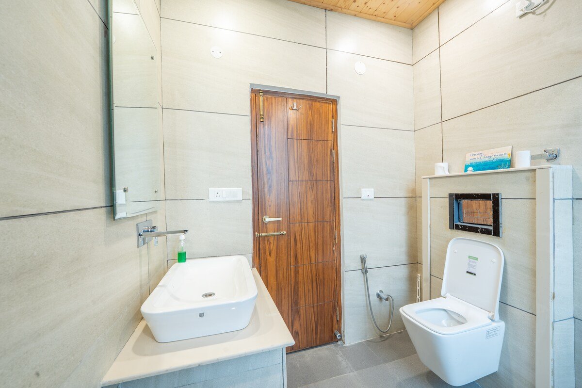 Plush Riverfront Villa Manali