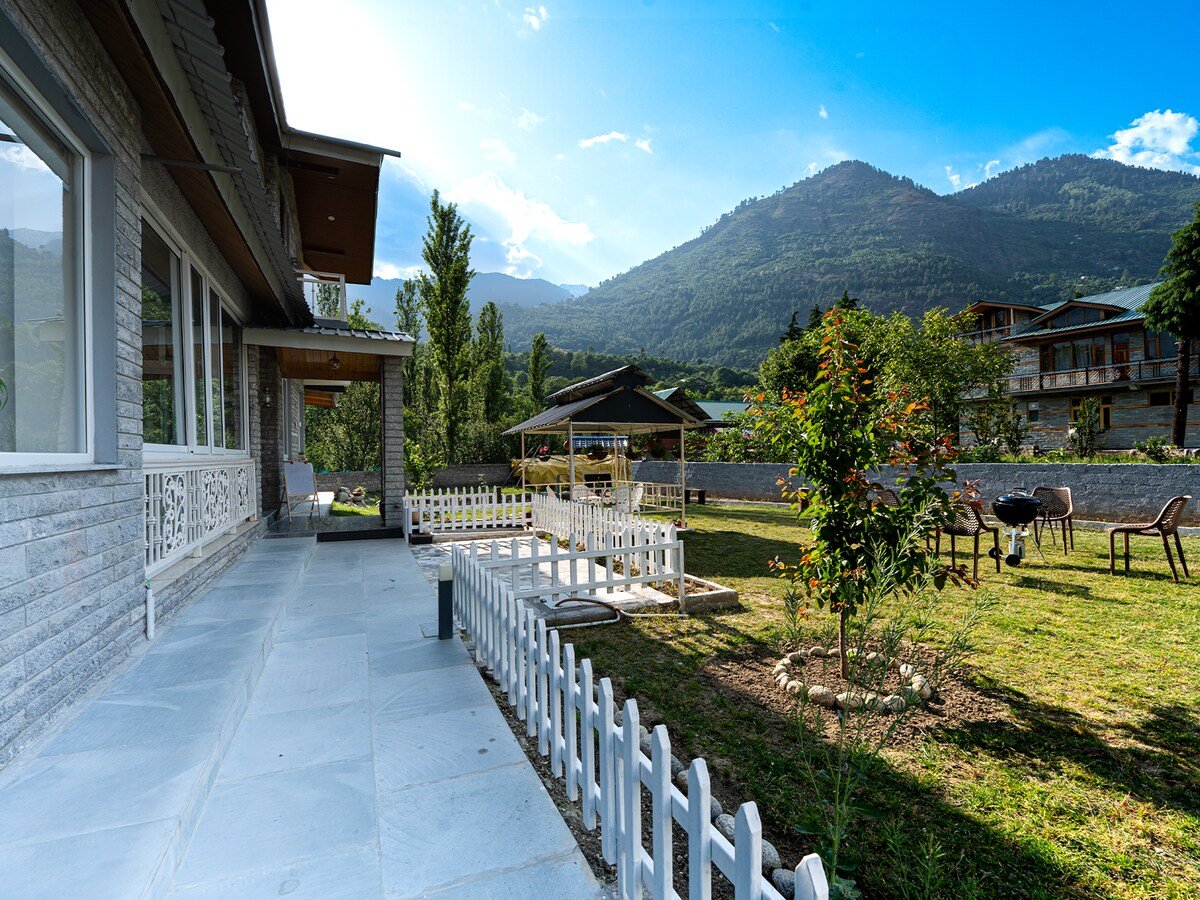 Plush Riverfront Villa Manali
