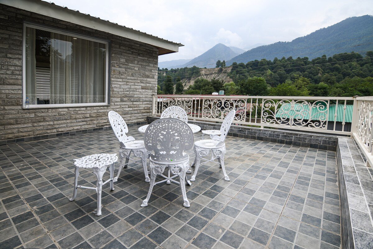 Plush Riverfront Villa Manali