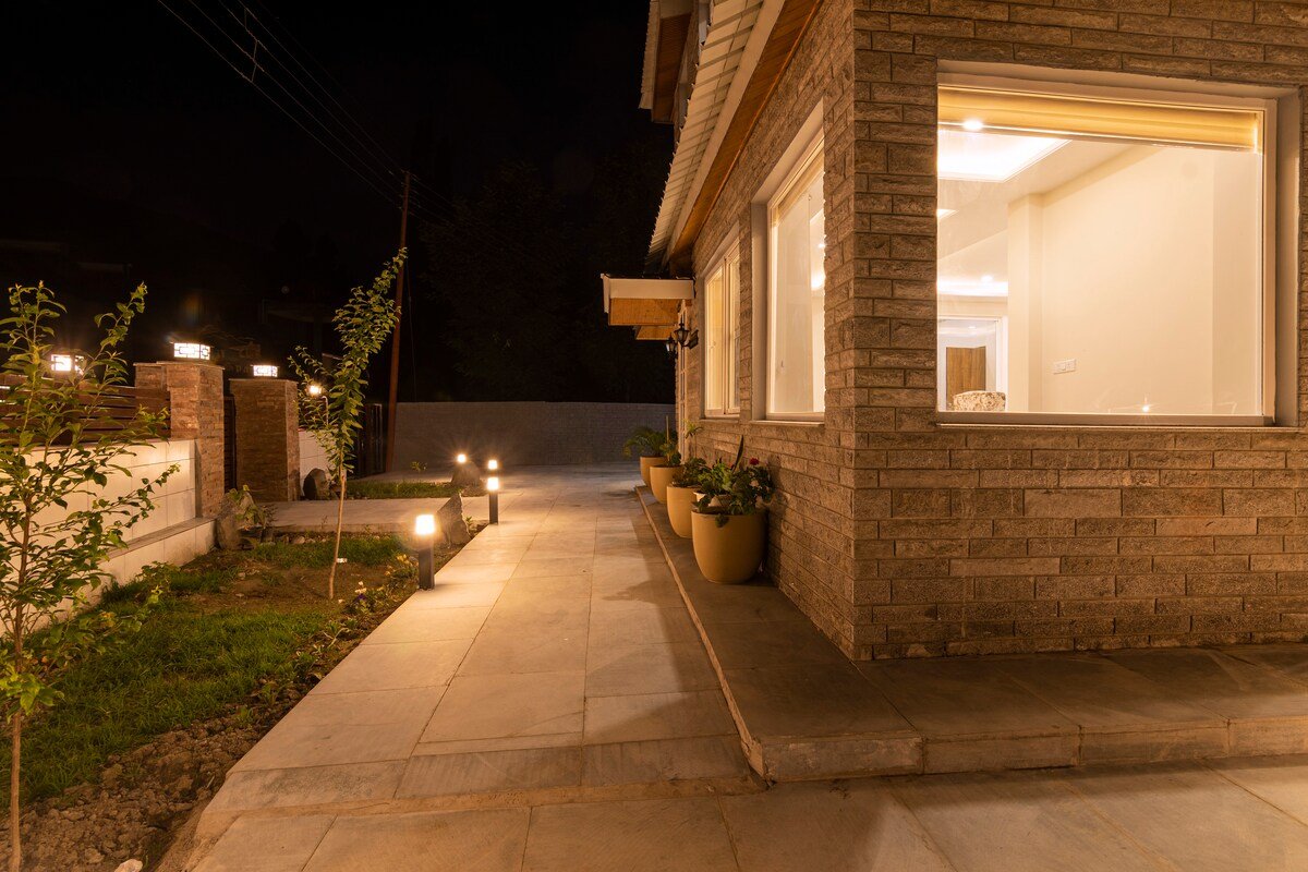 Plush Riverfront Villa Manali