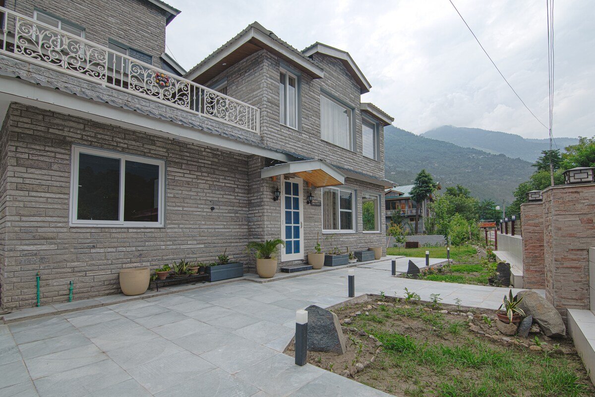 Plush Riverfront Villa Manali
