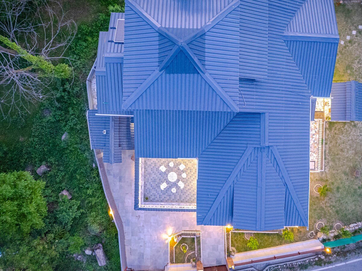 Plush Riverfront Villa Manali