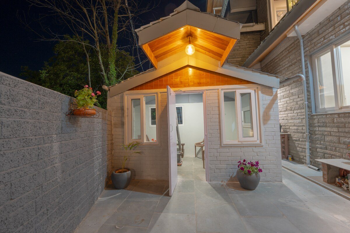 Plush Riverfront Villa Manali
