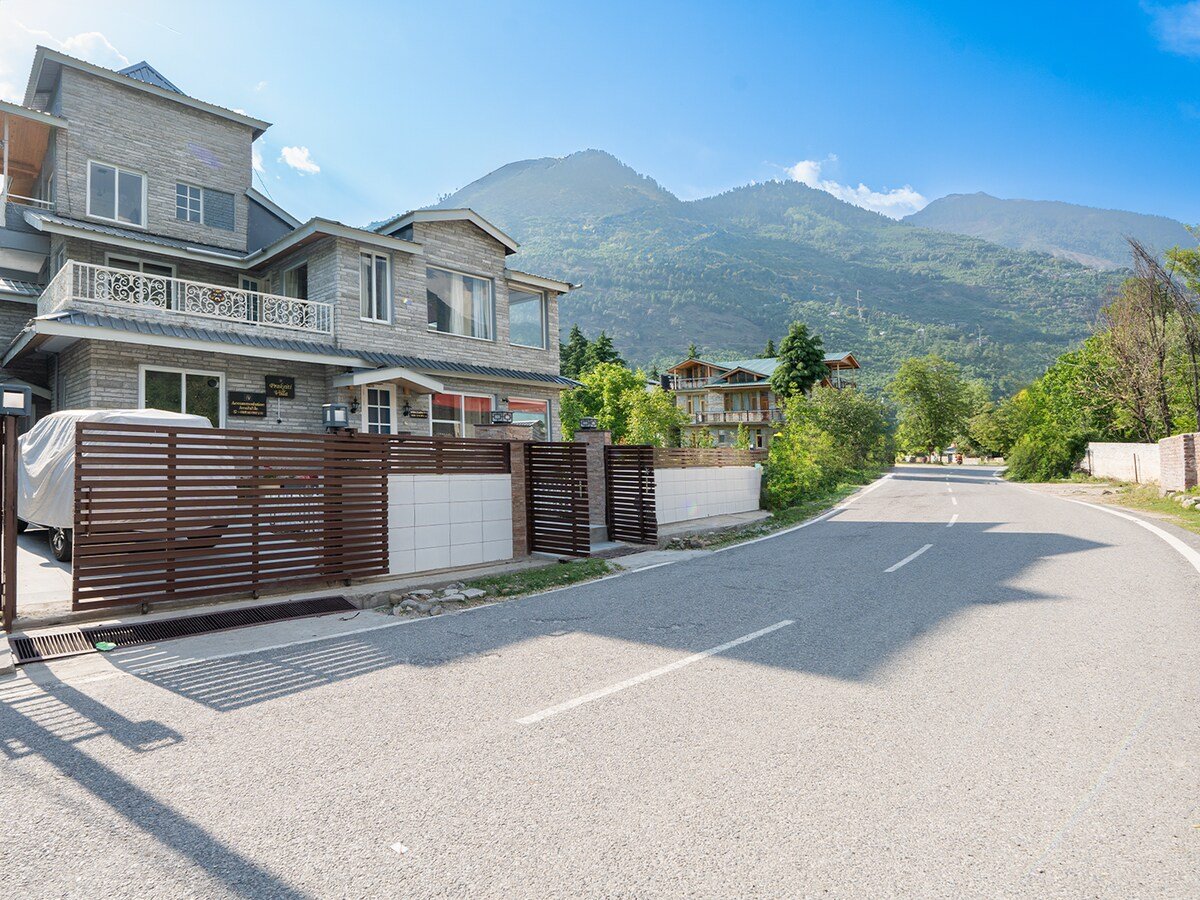 Plush Riverfront Villa Manali