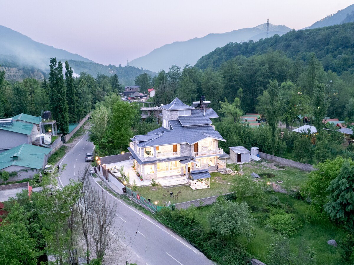 Plush Riverfront Villa Manali