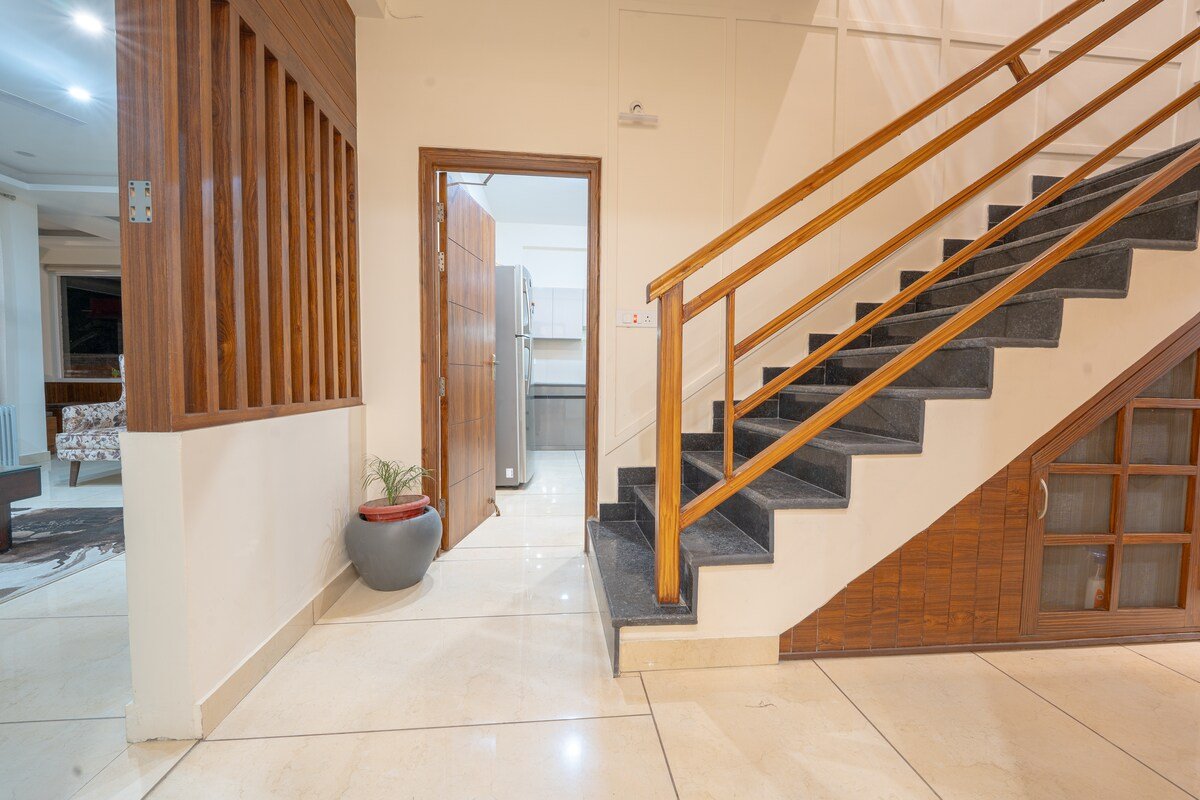 Plush Riverfront Villa Manali