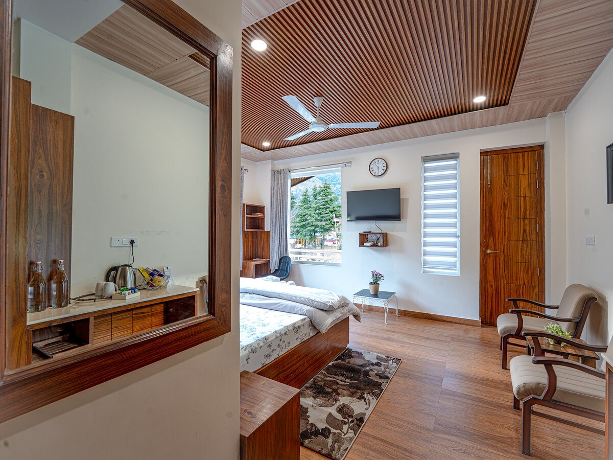 Plush Riverfront Villa Manali