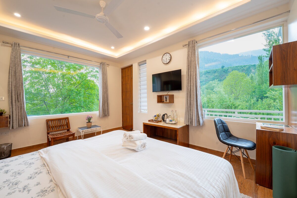 Plush Riverfront Villa Manali