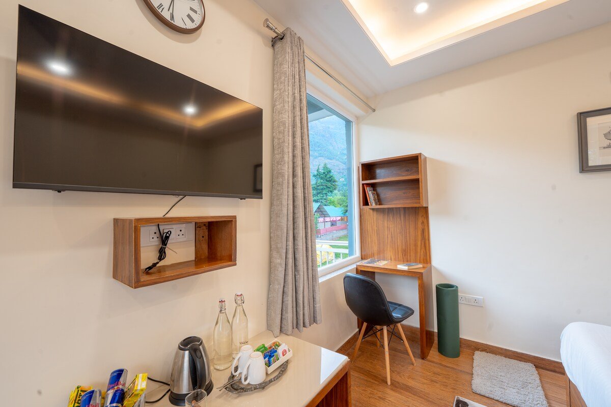 Plush Riverfront Villa Manali
