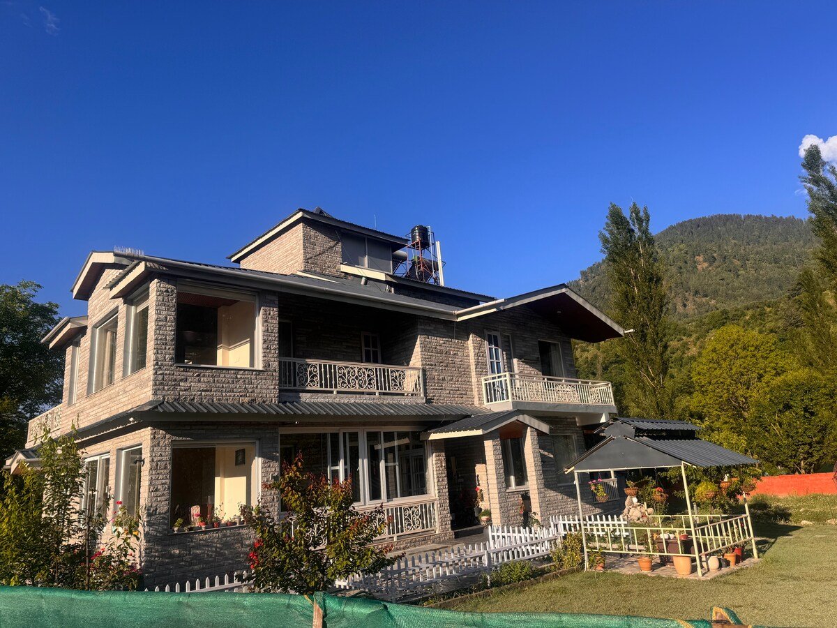 Plush Riverfront Villa Manali