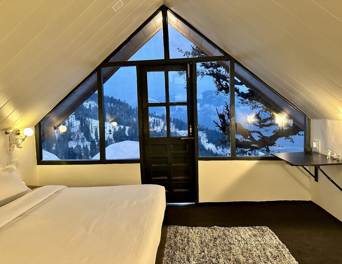Stargazing Villa with Heated Pools Manali